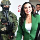 Momento en el que la vicepresidenta Verónica Abad ingresa a la audiencia en Quito.