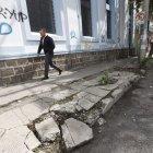 En esta zona existen parterres que se encuentran en mal estado, al igual que algunas calles.