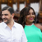 Aquiles Álvarez y Mayra Montaño se sientan a la mesa principal del Municipio de Guayaquil.