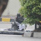 Personal especializado abrió los paquetes abandonados en el Albán Borja.