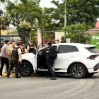 El vehículo de la víctima recibió al menos treinta disparos con fusil.