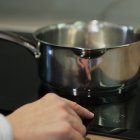 Se entregarán  80 mil cocinas de inducción, que fueron compradas durante el gobierno del expresidente Rafael Correa.