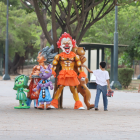En el Parque Samanes también hay una feria de monigotes.