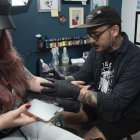 A Carlos Calaca le suelen pedir imágenes conmemorativas por estas fechas.