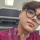 El exreportero de farándula labora más de doce horas como técnico en uñas.