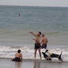 Con el mar menos agitado y seguridad, varias playas de Esmeraldas se convirtieron en el refugio para turistas.