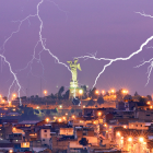 Referencial. Tormenta eléctrica en Quito dejó un estudiante muerto.