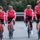 Richard Carapaz luce el nuevo uniforme del EF Education-EasyPost.