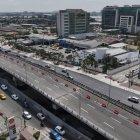 Debido a los trabajos de construcción de la segunda fase del puente que conecta las avenidas de las Américas e Isidro Ayora, se han implementado cambios en la circulación vehicular en esta zona