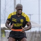 Felipe Caicedo ha entrenado con normalidad en la pretemporada de Barcelona