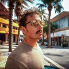 Douglas Bastidas es un cantante ecuatoriano conocido por ser parte de Tranzas