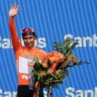 Jhonatan Narváez en el podio como campeón del Santos Tour Down Under.