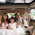 Daniel Bernal, junto a su esposa Carolina Cobo y la hija de ella.