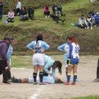 Lesly Iza, jugadora de Unión Familiar, se desvaneció tras rechazar con un cabezazo.