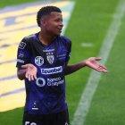 Keny Arroyo destaca como atacante.