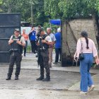 Este es el recinto electoral donde votará Luisa González, el lugar está rodeado de policías y militares.