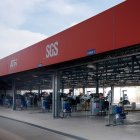 Conductores realizan la revisión técnica vehicular en uno de los centros habilitados por la ATM en Guayaquil