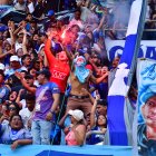Los hinchas de Emelec poniendo la euforia y el color en las gradas del Capwell.