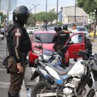Agentes policiales ejecutaron un operativo en el sitio este miércoles.