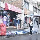 Almacenes improvisados son instalados en la avenida de La Prensa, norte de Quito