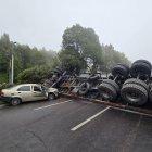 En el sector El Troje, sur de Quito, un tráiler se viró en la avenida Simón Bolívar.