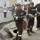 La unidad especializada en cuidado del medio ambiente de la Policía se encargó de rescatar a la serpiente.