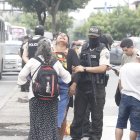 Varias personas llegaron al sitio y protagonizaron escenas de llanto y dolor.