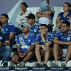 La hinchada de Emelec no entiende que mismo pasa con su equipo.