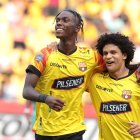 Allen Obando (i) seguirá su carrera en el Inter Miami de la MLS.