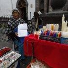 Laura Iza vende artículos religiosos desde hace 43 años.