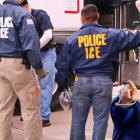 La administración de Trump ha implementado directivas para acelerar las deportaciones en su primer mes de mandato