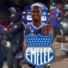 Washington Corozo quería pelear con los hinchas, pero no lo dejaron.