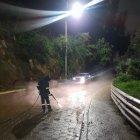 Los trabajos para remover escombros en Guápulo, oriente de Quito, se hicieron en la avenida Los Conquistadores.