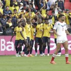 Jugadores de Ecuador celebraron en conjunto los dos goles de Enner Valencia en el triunfo 2-1 ante Venezuela