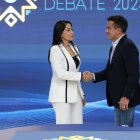 Daniel Noboa y Luisa González se acusaron de varias cosas luego de su apretón de manos.