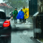 La lluvia de esta tarde, en Guayaquil, causó congestionamiento vehicular.