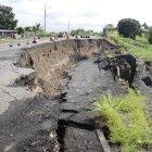 Así luce este tramo de la vía Rocafuerte - Tosagua. Esta situación pone en riesgo a los conductores.