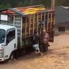 Dos quebradas se desbordaron en el cantón Balsas causando destrozos
