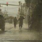 Fuerte lluvia cae en Guayaquil este jueves 3 de abril.