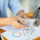 El Bono de Desarrollo Humanos consiste en una transferencia mensual de 55 dólares.