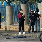 Los policías de Criminalística levantaron evidencias en la escena para tener más detalles del robo y ubicar a los delincuentes.