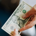 El Bono de Desarrollo Humano es entregado por el MIES.