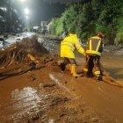 Uniformados están ayudando en las labores de emergencia.