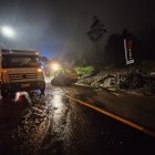 El lodazal que descendió por la calle Nela Martínez, en Conocoto, se debió a las fuertes lluvias.