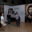 Al finalizar la exposición, con ayuda de la inteligencia artificial, se aprecia una recreación de los rasgos de Jesús.