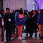 El grupo musical estaba listo para salir a la tarima, pero al final no se presentaron.