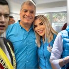 María Fernanda Vargas, en la imagen junto al líder de la Revolución Ciudadana, Rafael Correa, publicó algo a favor de Daniel Noboa, lo borró y subió algo para Luisa González.
