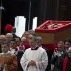 Traslado del féretro del Papa Francisco a la Basílica de San Pedro.