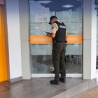 El hecho delictivo se suscitó en una entidad financiera de Cumbayá, al oriente de Quito.