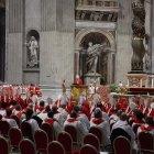 Momento de la misa realizada en la Basílica de San Pedro en memoria del papa Francisco, fallecido el 21 de abril de 2025.